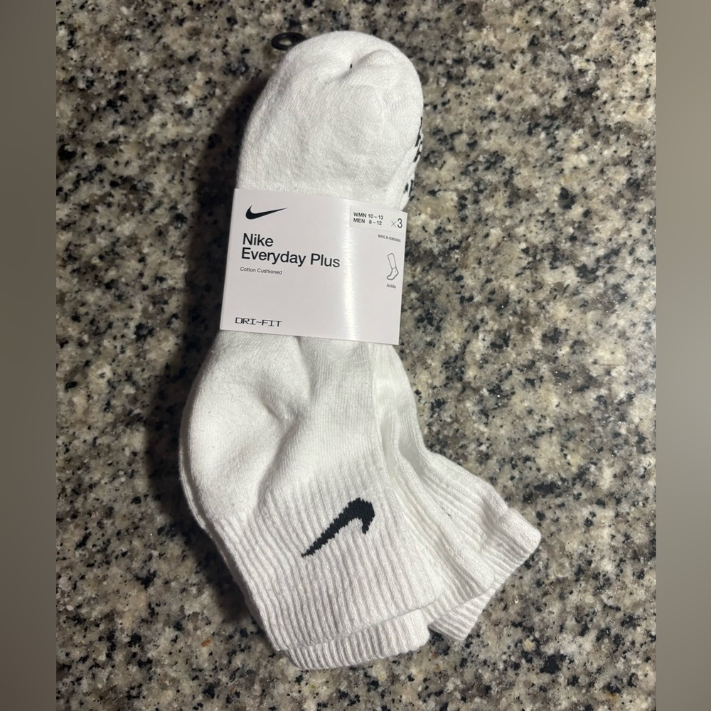 Nike Everyday Plus Dri-Fit ankle socks